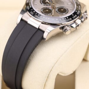 Men's vintage dress automatic watch dial