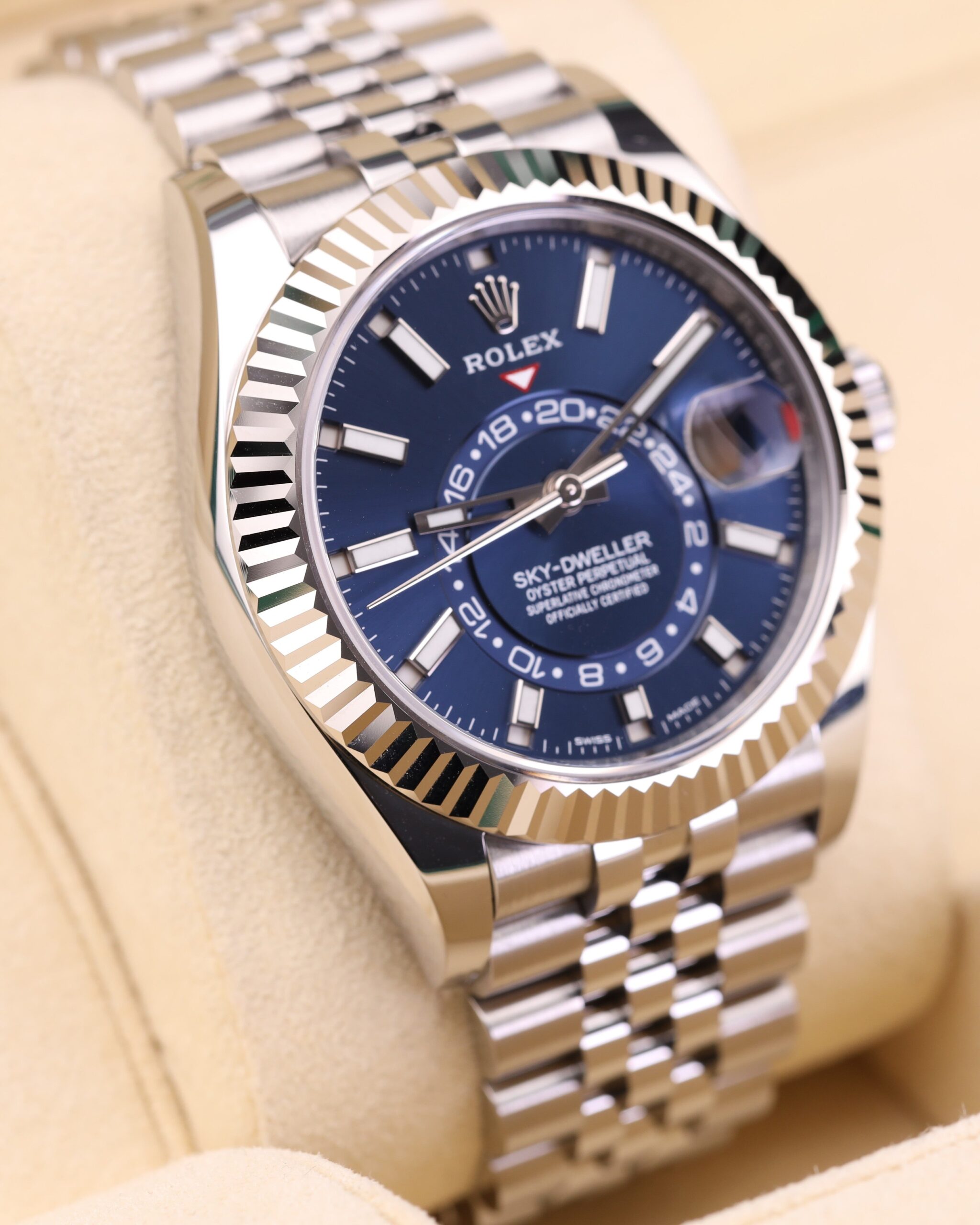 Classic pre-owned automatic dress watch