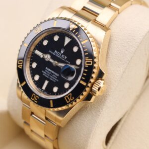 Vintage diver mechanical watch with bold dial