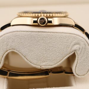 Vintage slim case men's automatic watch