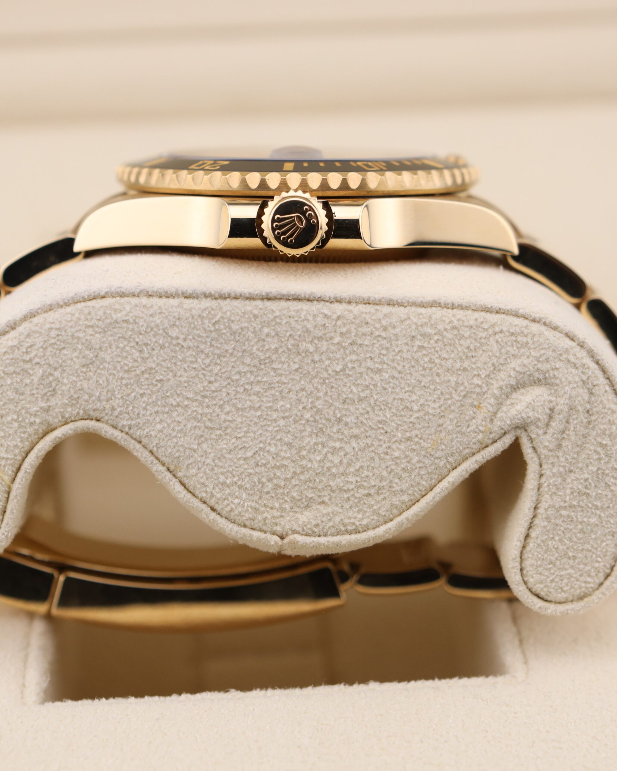 Vintage slim case men's automatic watch