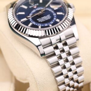 Men's vintage dress automatic wristwatch