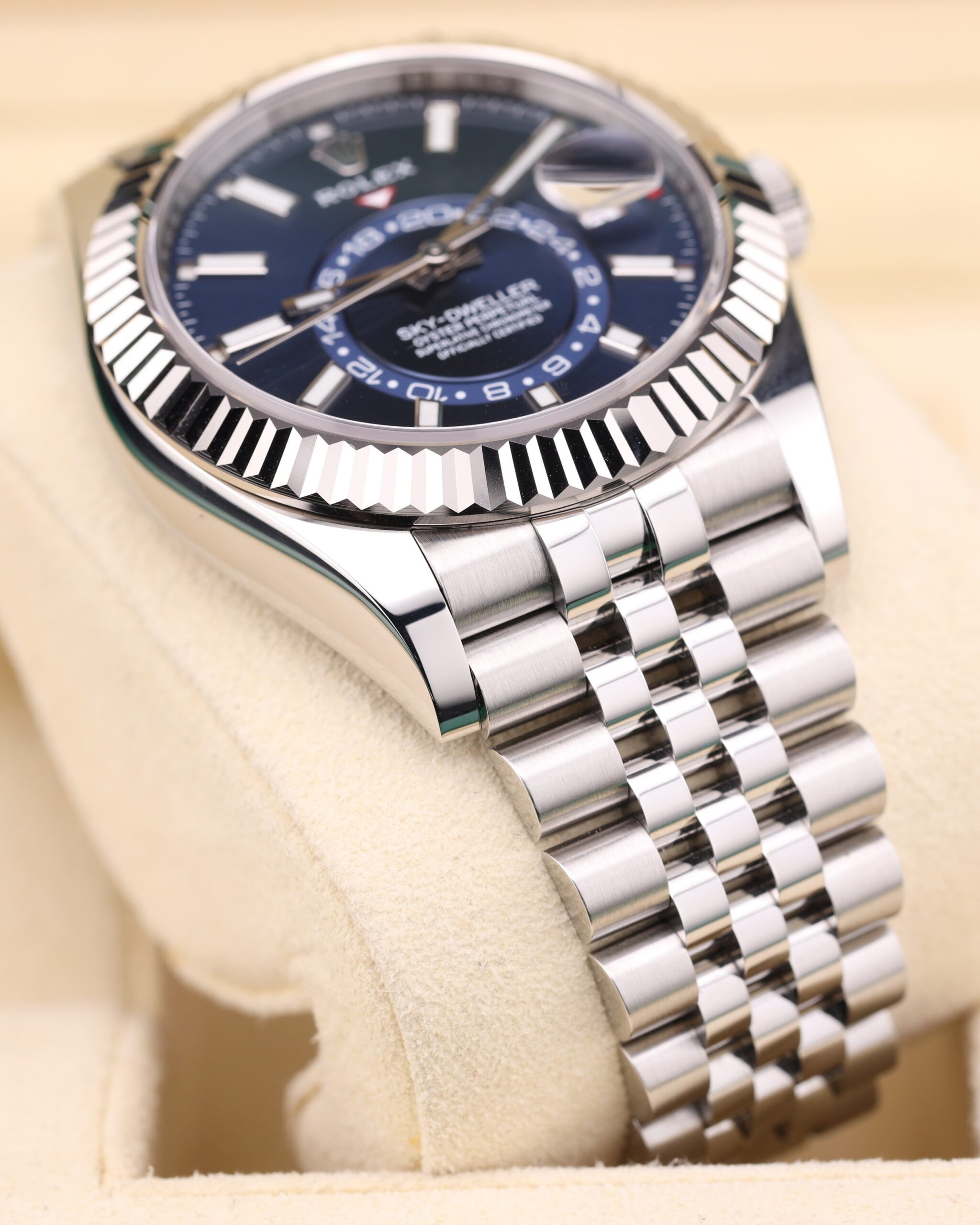 Men's vintage dress automatic wristwatch
