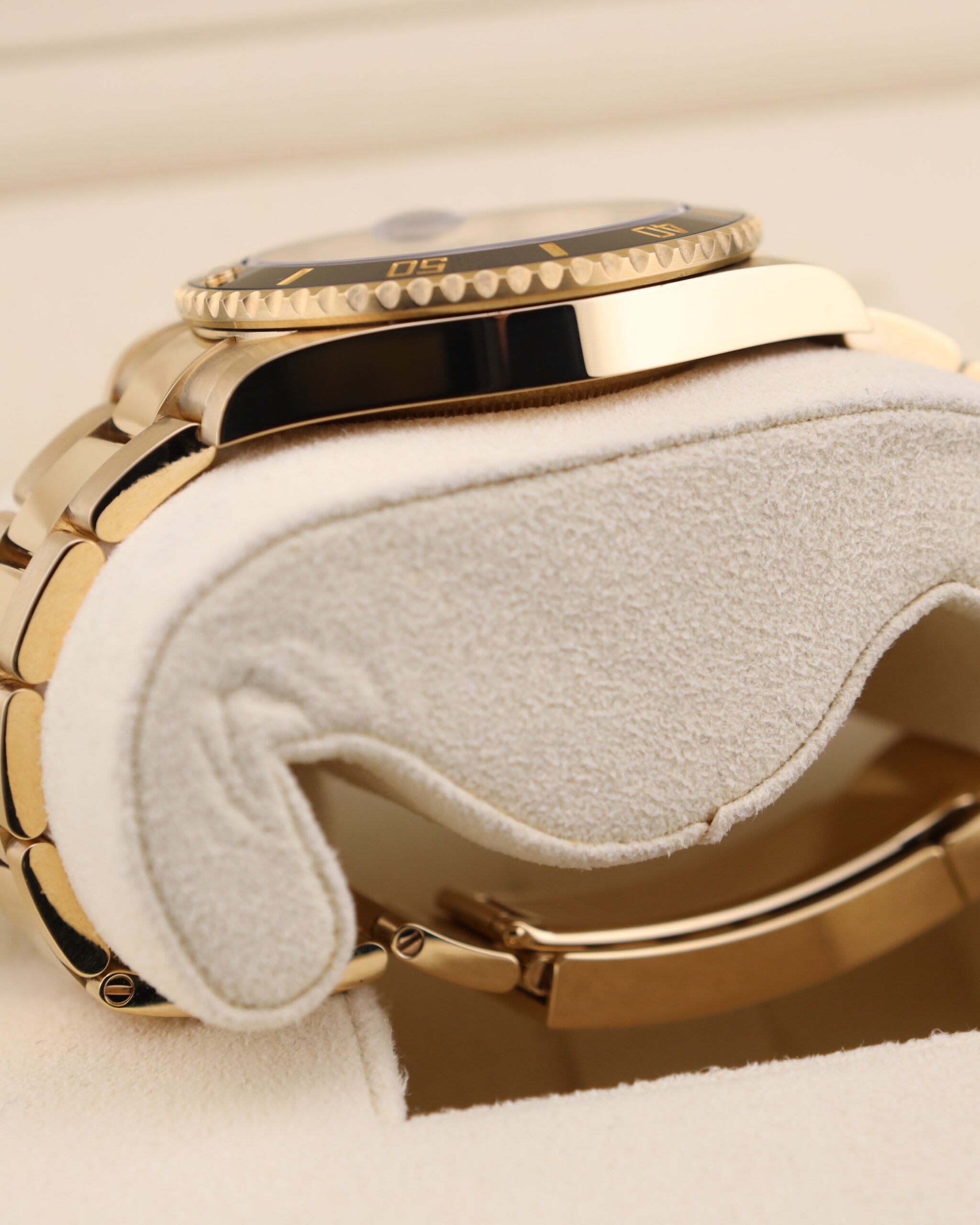 Pre-owned moonphase wrist watch display