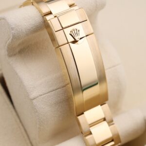 Men's vintage dress automatic watch dial