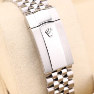 Elegant pre-owned automatic dress watch