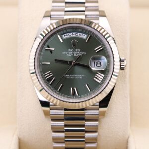 Pre-owned moonphase wrist watch display