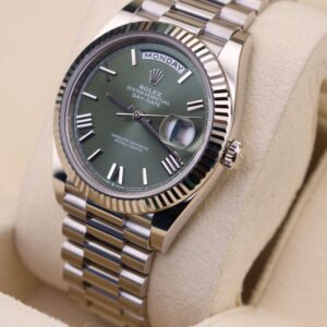 Men's vintage dress automatic watch dial