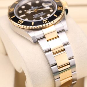 Vintage diver mechanical watch with rotating bezel