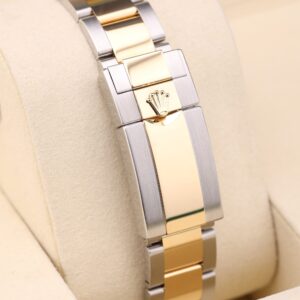 Vintage slim case men’s watch with minimalist dial