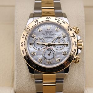Vintage diver mechanical watch with bold bezel