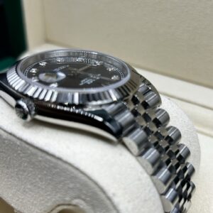 Vintage diver mechanical watch with rotating bezel