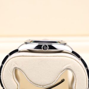 Men’s vintage dress automatic watch face
