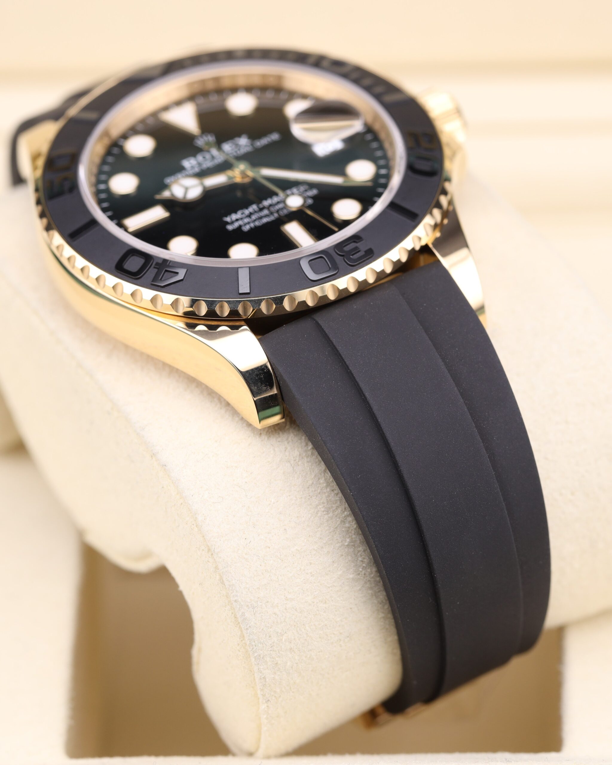 Men's vintage dress automatic watch with dark dial