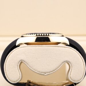 Pre-owned automatic dress watch with leather strap