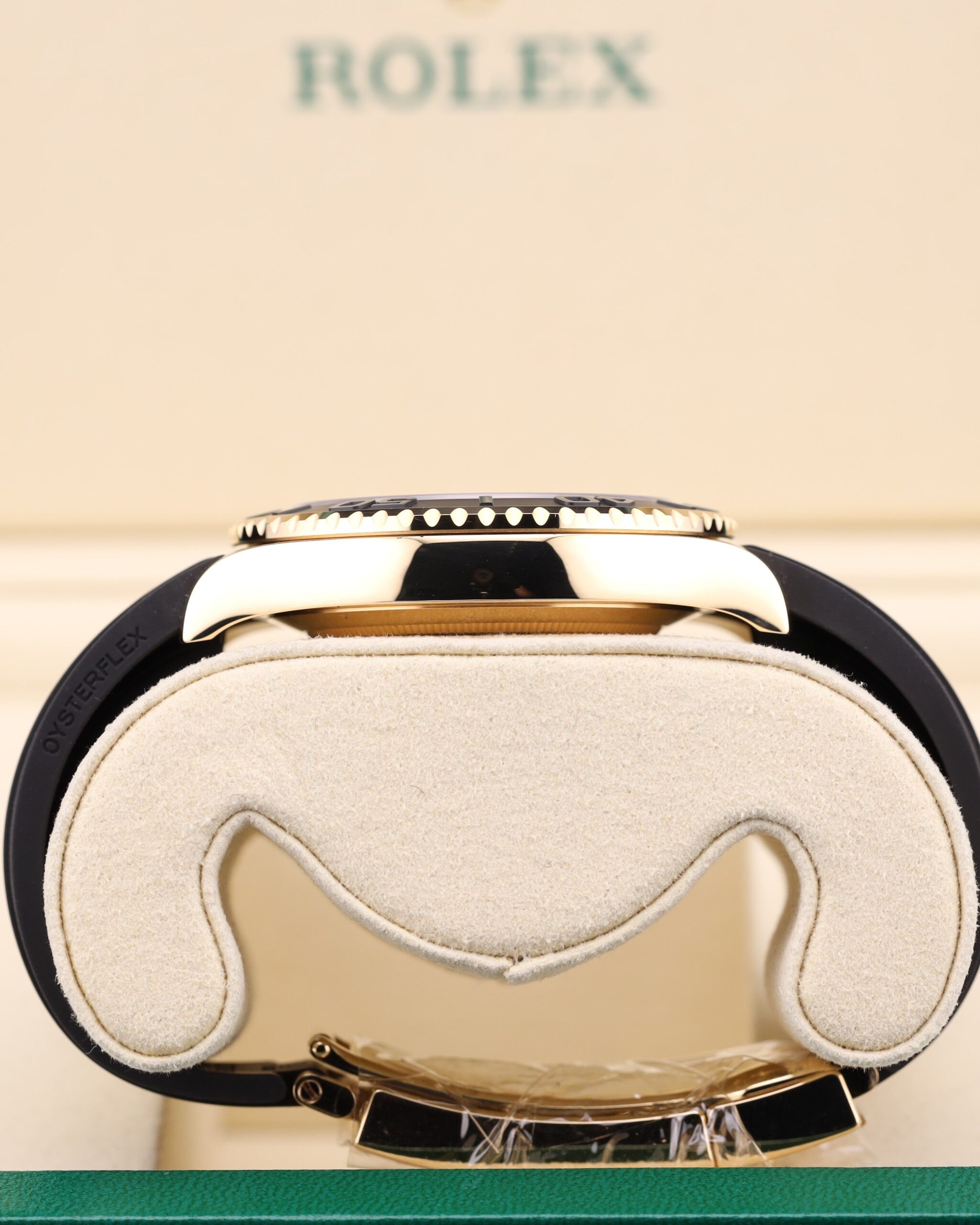 Pre-owned automatic dress watch with leather strap