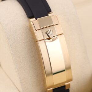 Vintage slim case men’s wristwatch
