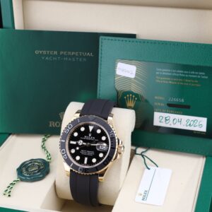 Vintage diver mechanical watch with bold dial