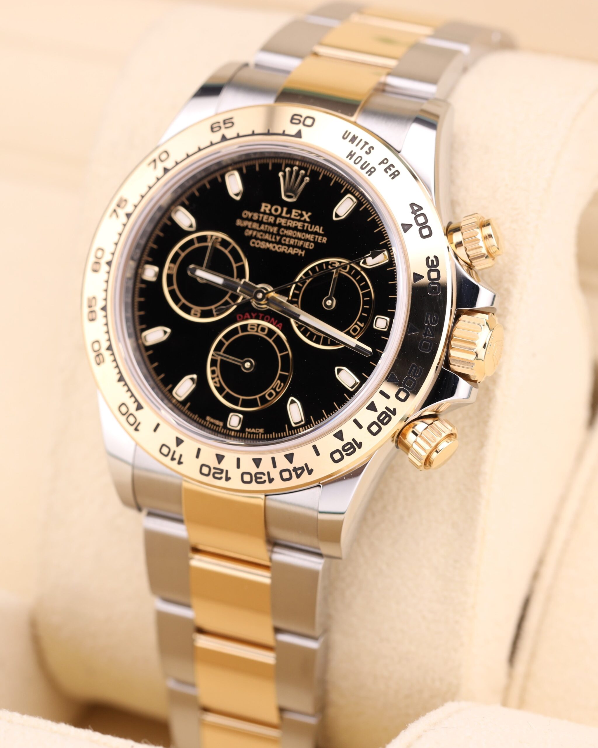 Vintage slim case men watch with simple dial