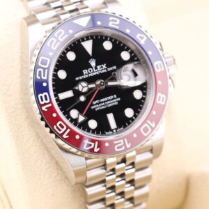 Elegant pre-owned automatic dress watch