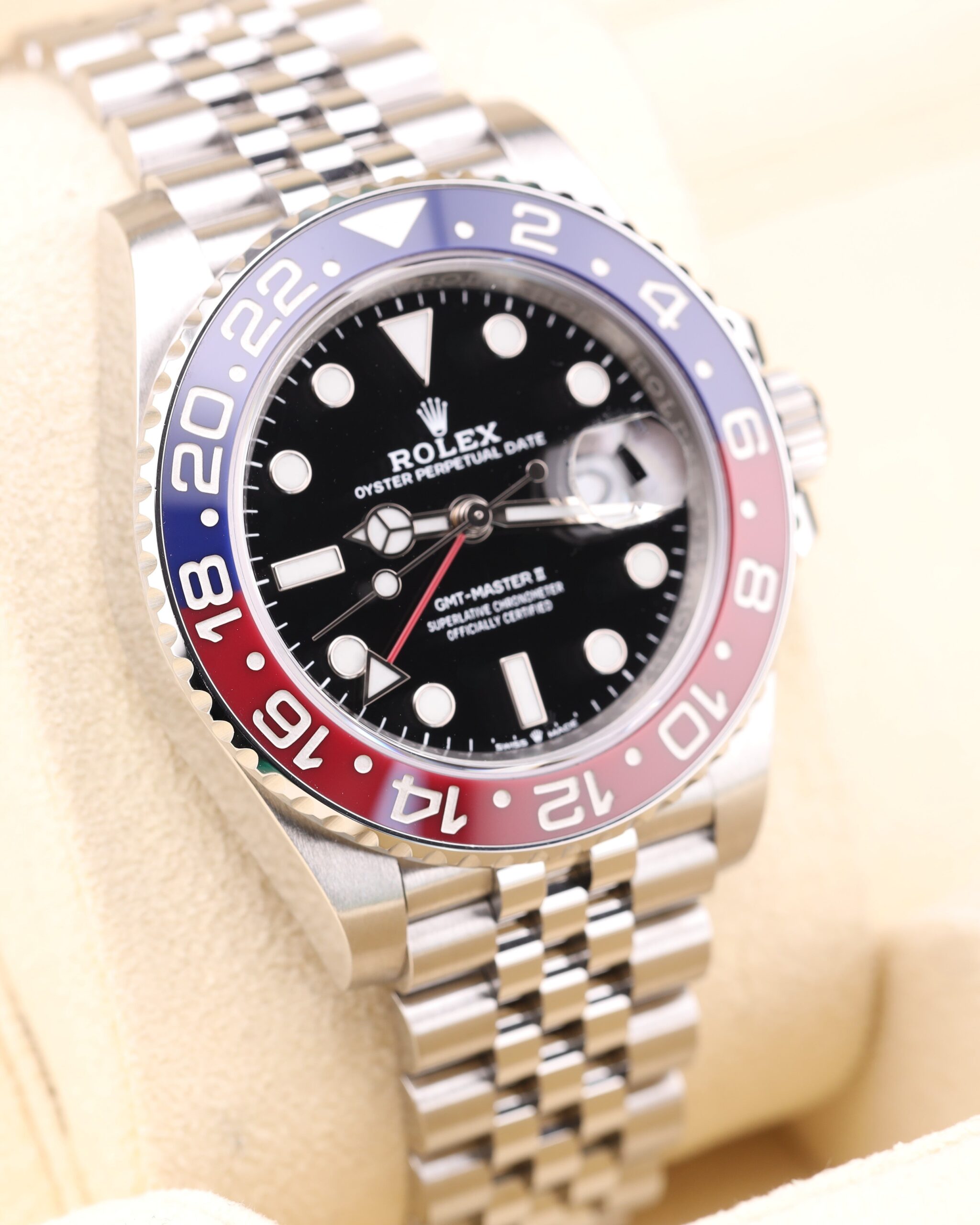 Elegant pre-owned automatic dress watch