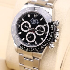 Vintage slim case men’s watch with minimalist design