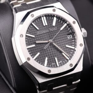 Pre-owned moonphase wrist watch display