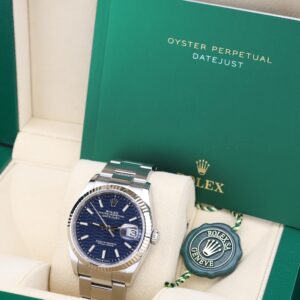 Vintage slim case men’s watch with simple dial