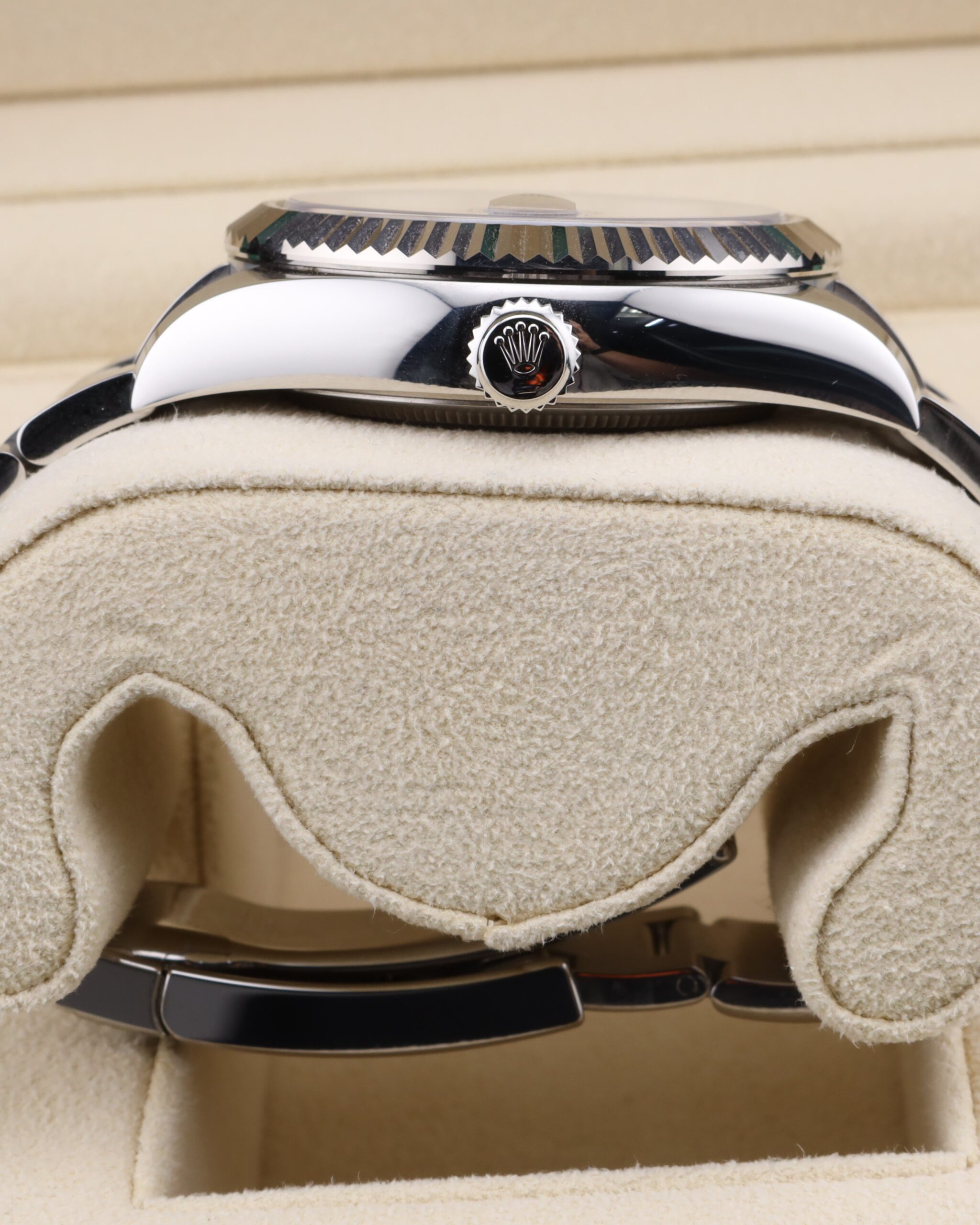 Pre-owned moonphase wrist watch with dark face