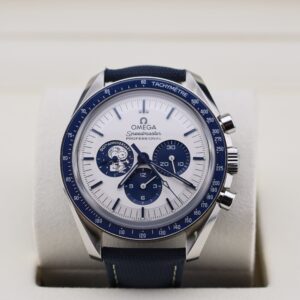 Pre-owned moonphase wrist watch with dark dial