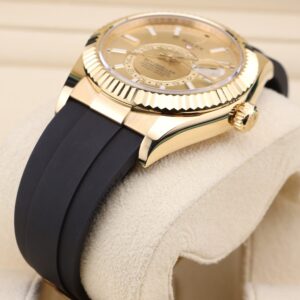 Men's vintage dress automatic watch close-up