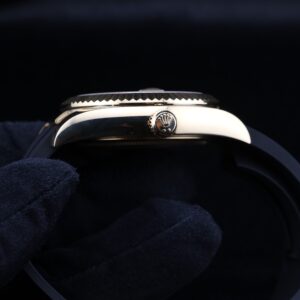Vintage diver mechanical watch with bold dial