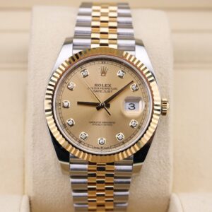 Pre-owned moonphase wrist watch with classic dial
