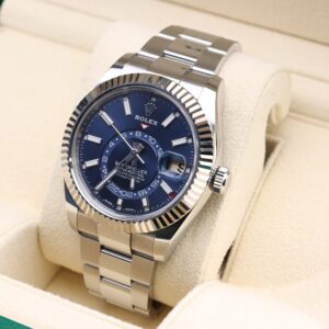 Vintage diver mechanical watch with rotating bezel