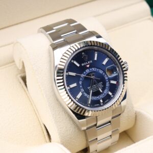 Pre-owned moonphase wrist watch with elegant dial