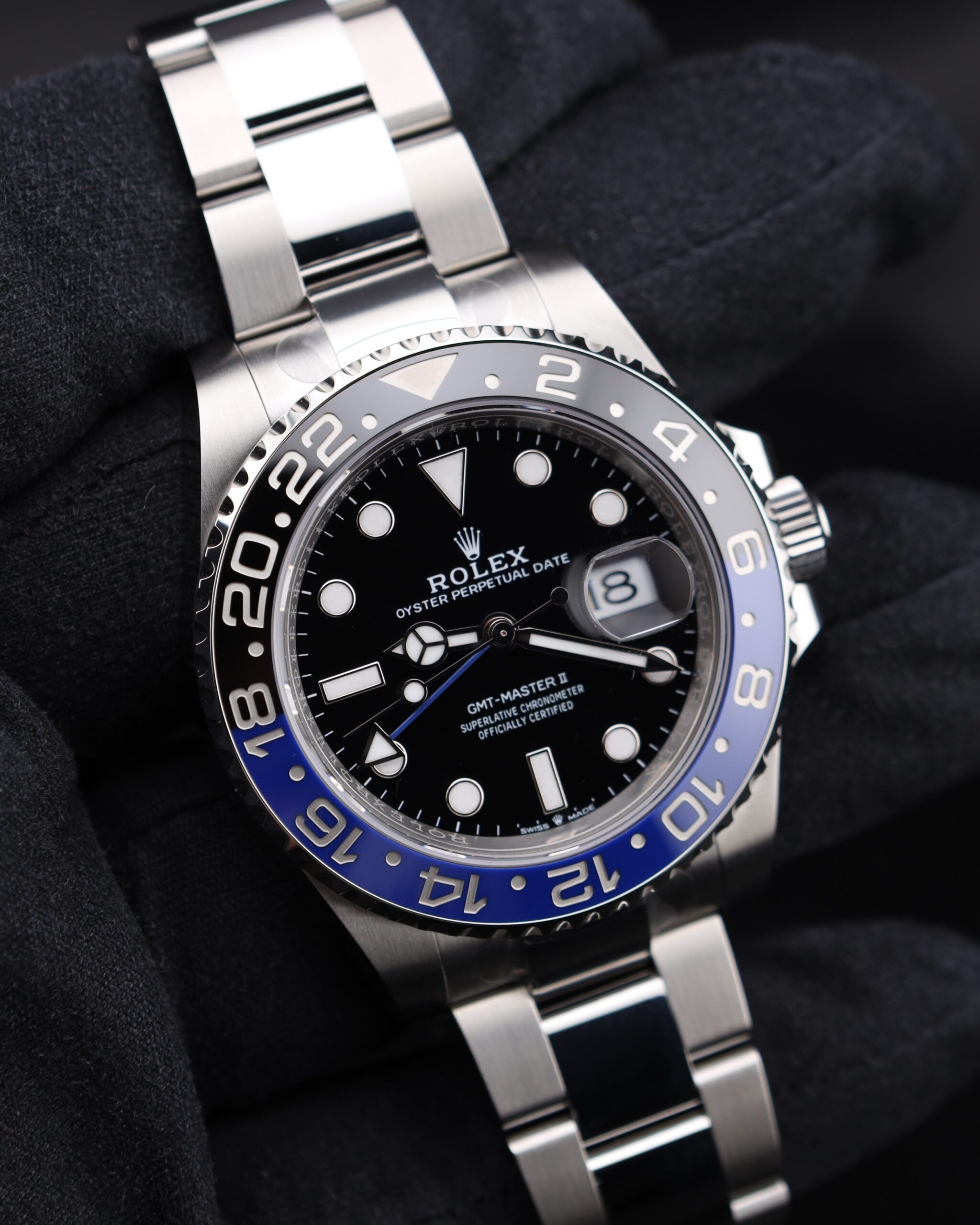 Vintage diver mechanical watch with rotating bezel