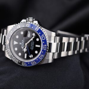 Pre-owned automatic dress watch with leather strap