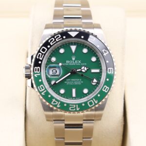 Vintage diver mechanical watch with rotating bezel