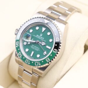 Vintage slim case men’s watch with silver dial