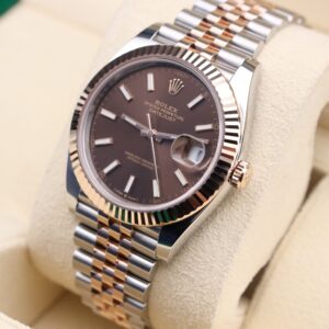 Vintage diver mechanical watch with bold dial