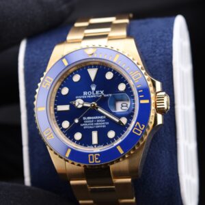 Vintage diver mechanical watch with bold dial