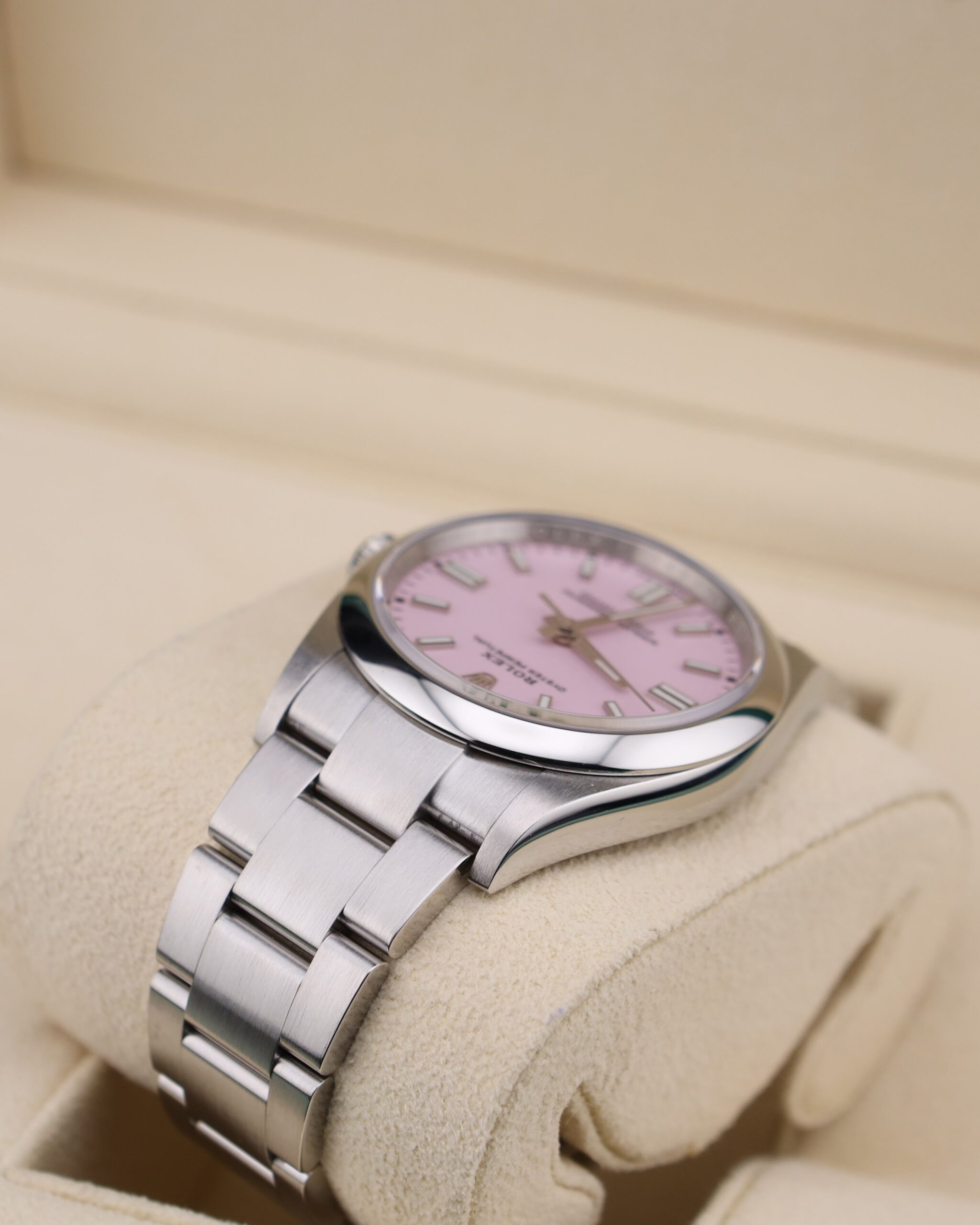 Vintage diver mechanical watch with rotating bezel