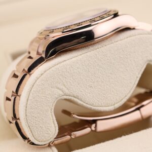 Pre-owned moonphase wrist watch display