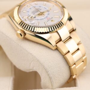 Men's vintage dress automatic watch dial