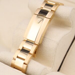 Men's vintage dress automatic watch dial