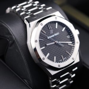 Vintage diver mechanical watch with black bezel