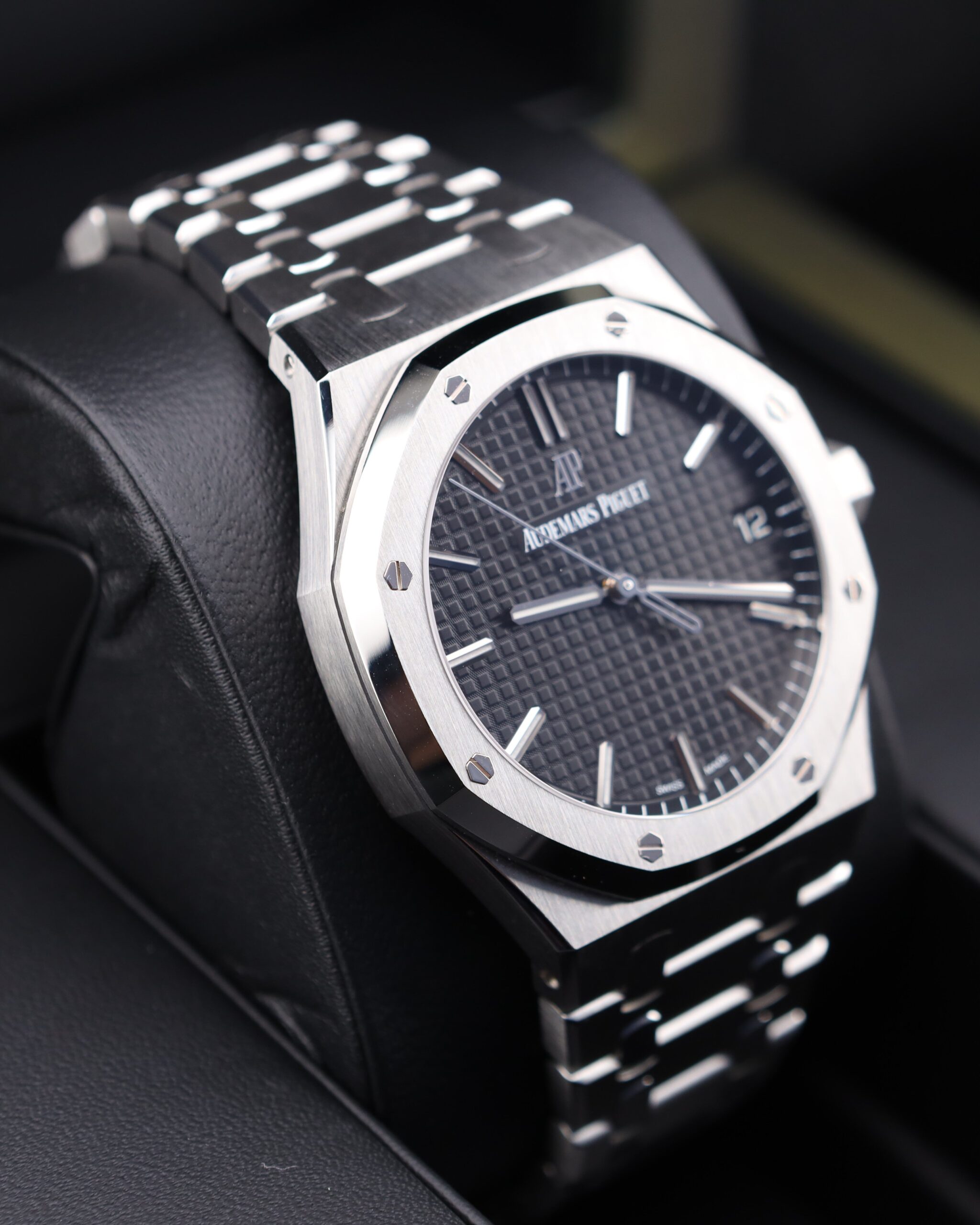 Vintage diver mechanical watch with black bezel