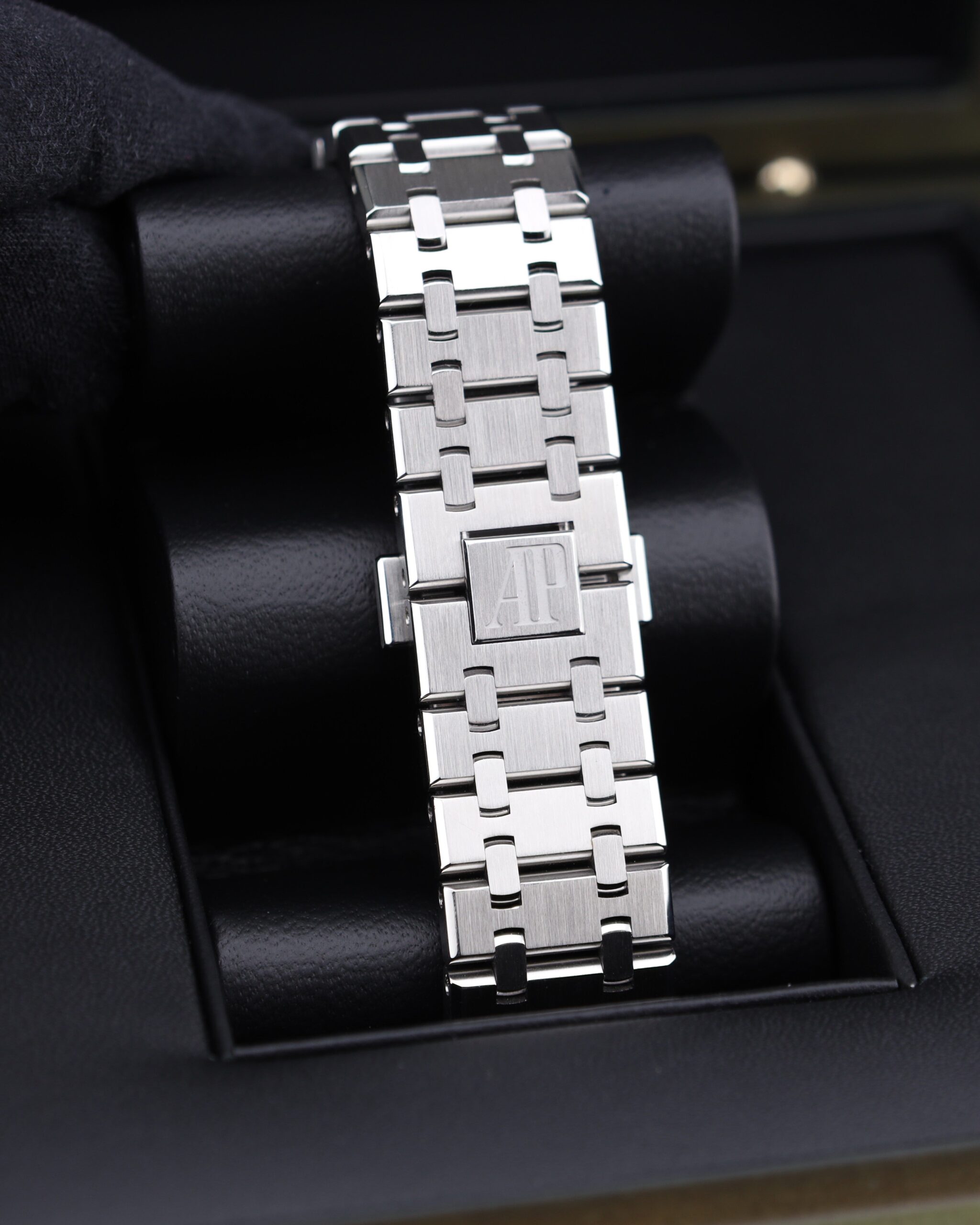 Pre-owned ladies automatic dress watch with diamond accents