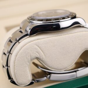 Vintage diver mechanical watch with black dial