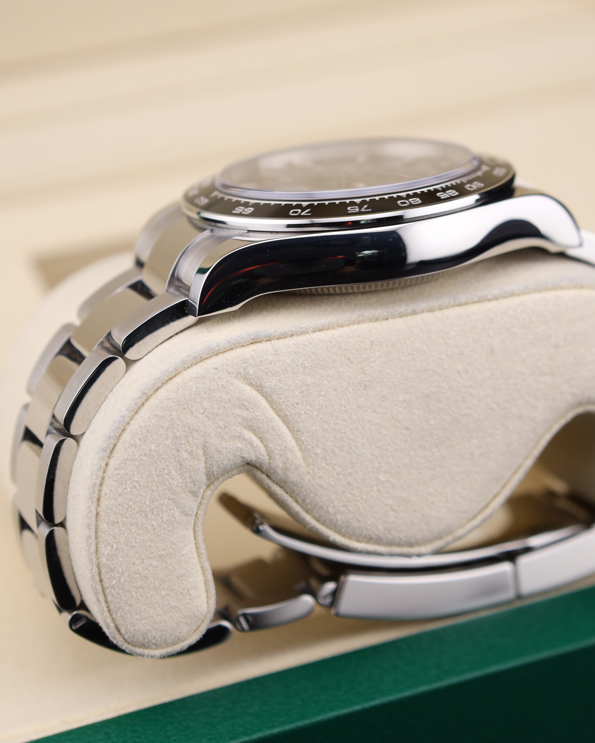 Vintage diver mechanical watch with black dial
